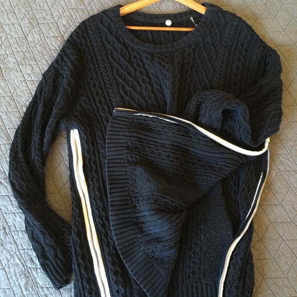 Margaret O’Leary Side Zip Tunic Sweater in Black - Picture 3 of 7